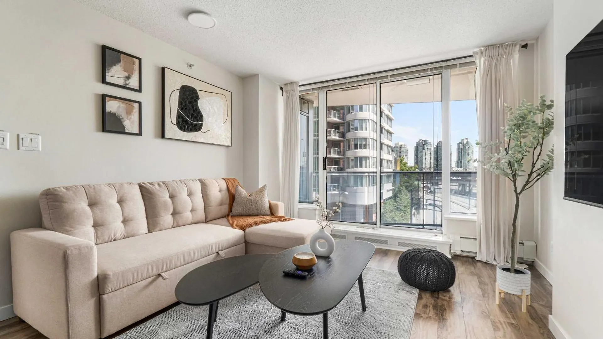 Downtown Cityview Escape With Pool And Jacuzzi Near Rogers Arena Vancouver 0*,  Kanada