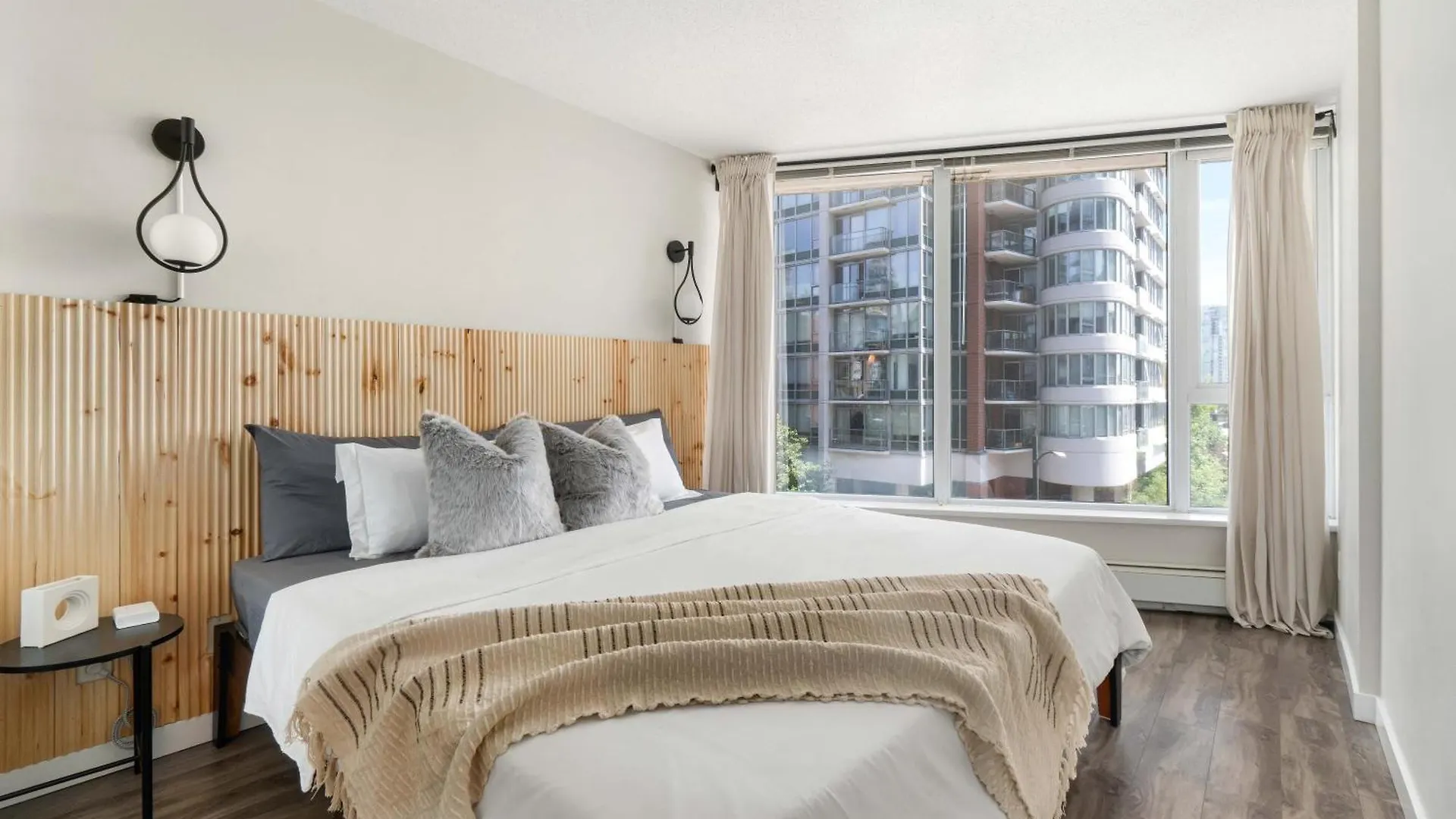 شقة Downtown Cityview Escape With Pool And Jacuzzi Near Rogers Arena فانكوفر