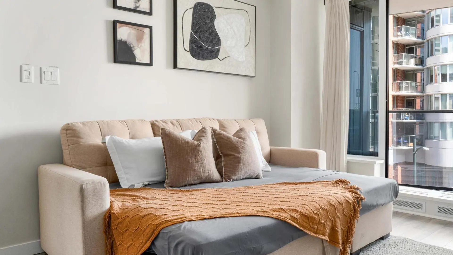 Downtown Cityview Escape With Pool And Jacuzzi Near Rogers Arena فانكوفر كندا