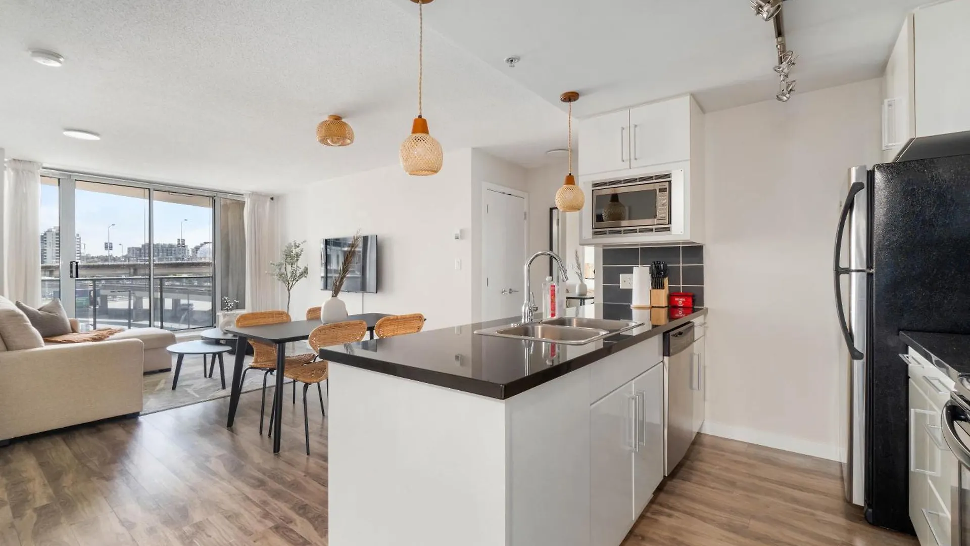 Downtown Cityview Escape With Pool And Jacuzzi Near Rogers Arena فانكوفر